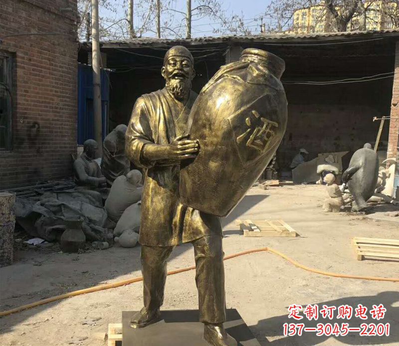 徐州抱着酒坛的人物铜雕