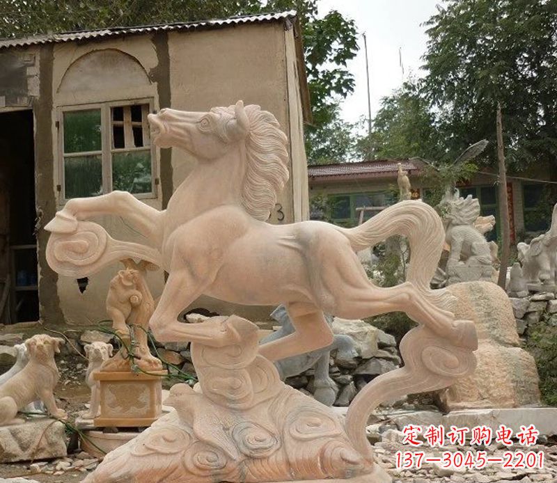 徐州奔马石雕晚霞红动物雕塑