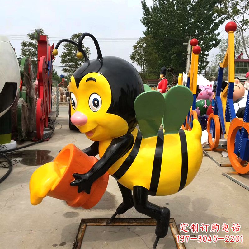 徐州玻璃钢采蜜的蜜蜂雕塑