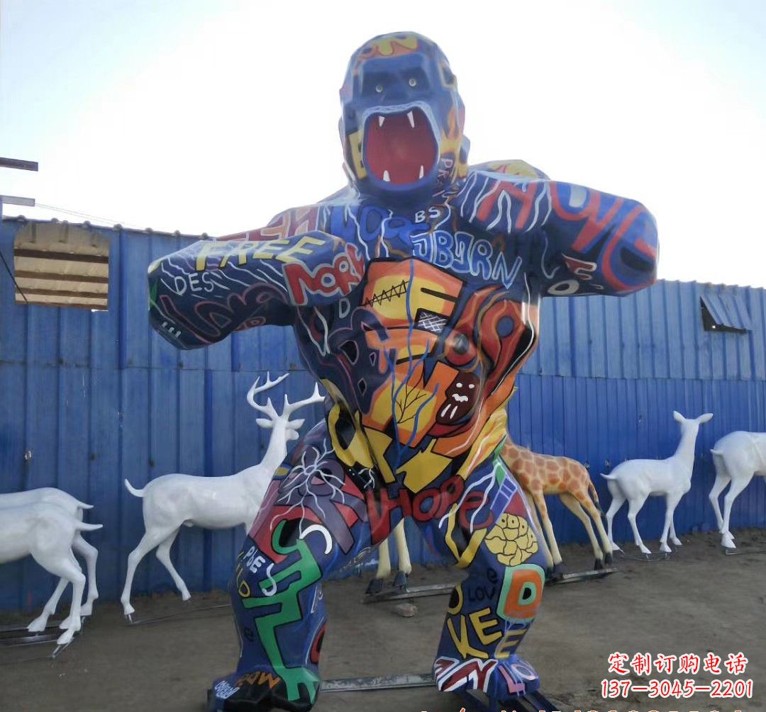 徐州玻璃钢彩绘大猩猩雕塑