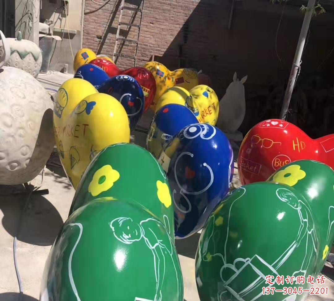 徐州玻璃钢彩绘气球雕塑商场陈美摆件