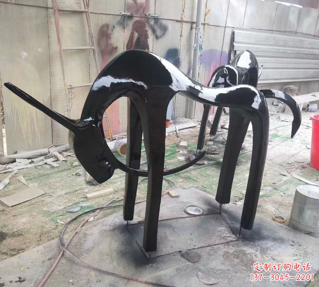 徐州玻璃钢抽象小鹿雕塑别墅庭院景观摆件