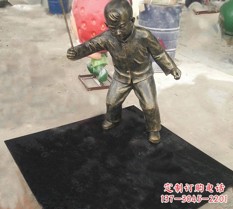 徐州玻璃钢仿铜打陀螺的儿童雕塑