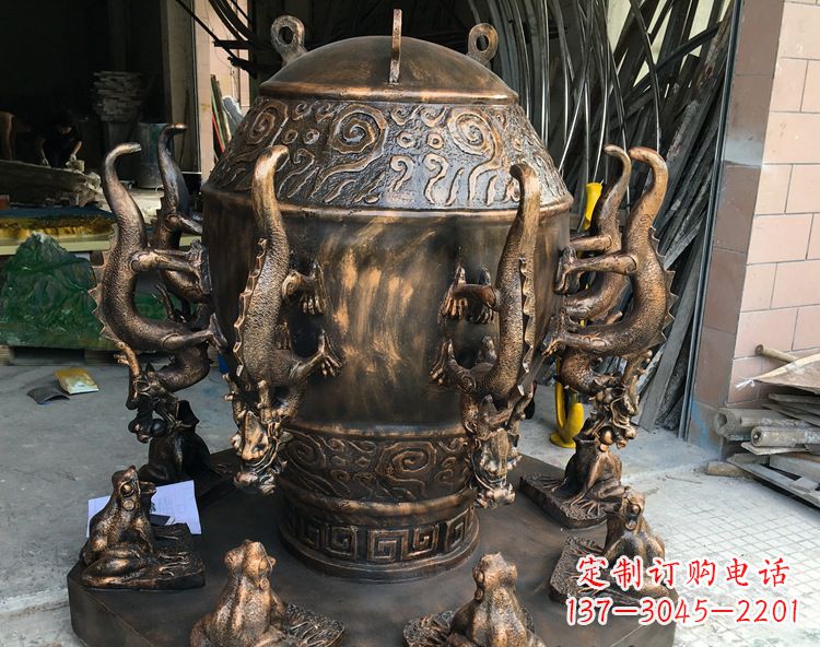 徐州玻璃钢仿铜地动仪,中国古代仪器景观雕塑摆件