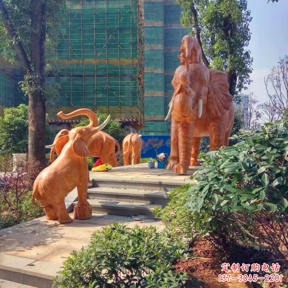 徐州玻璃钢卡通大象雕塑——给小区园林带来活力