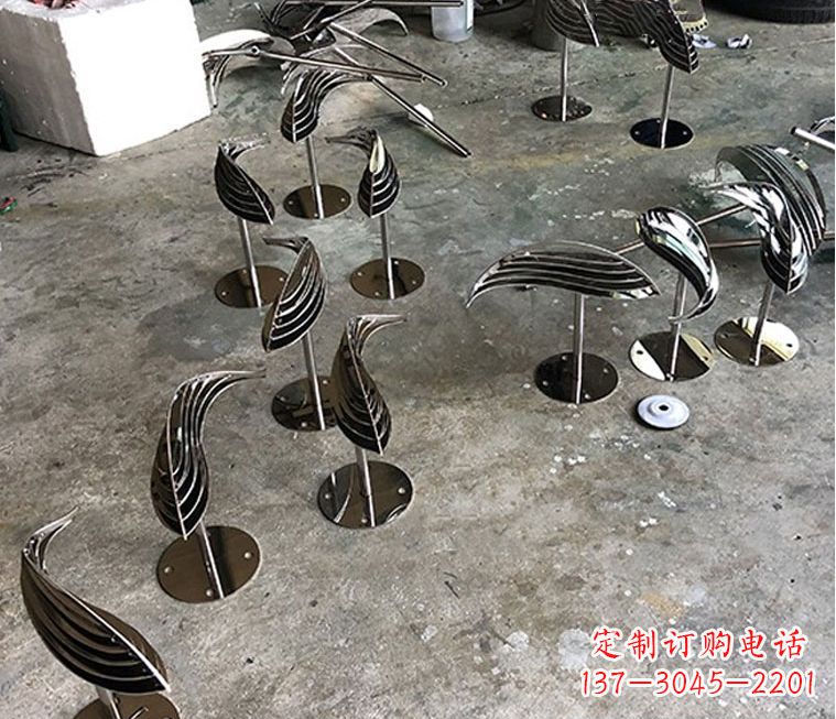 徐州不锈钢抽象动物小鱼雕塑