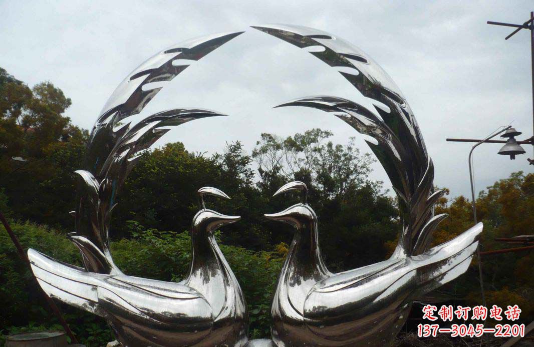 徐州不锈钢抽象镜面孔雀雕塑