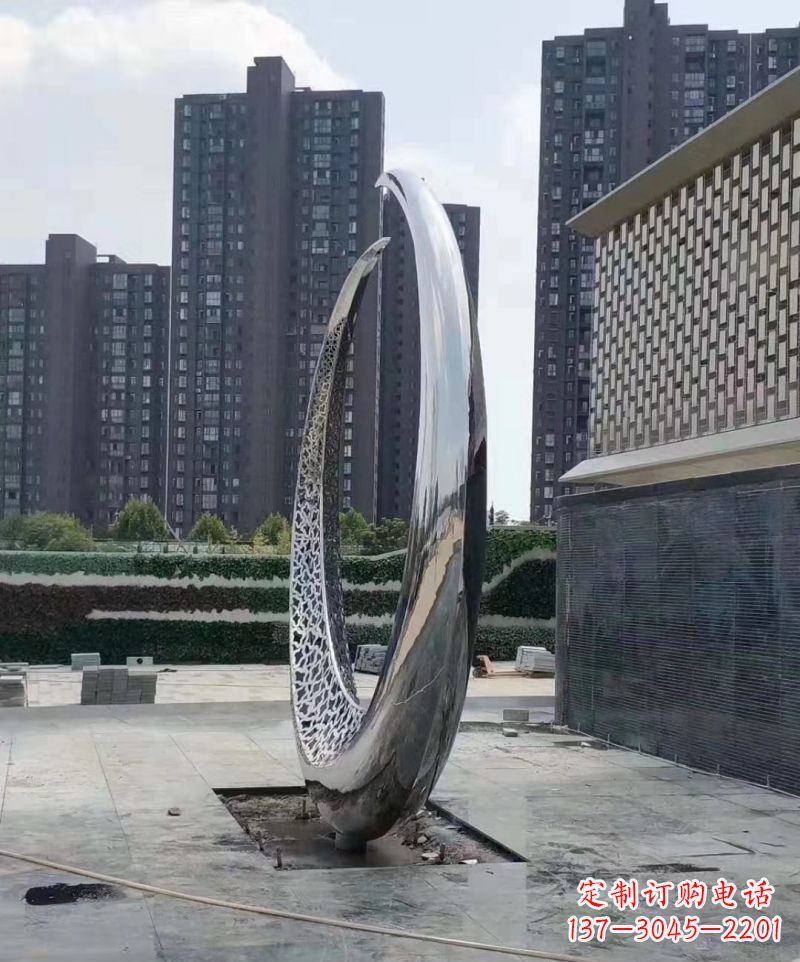 徐州不锈钢抽象月亮雕塑户外摆件