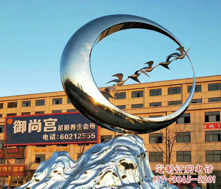 徐州不锈钢大雁和假山街边景观雕塑