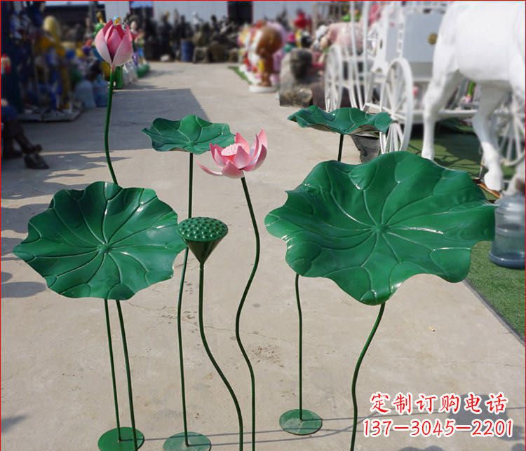 徐州不锈钢荷花雕塑色彩斑斓美不胜收