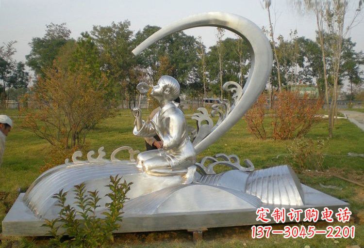 徐州不锈钢公园拿花朵的儿童雕塑