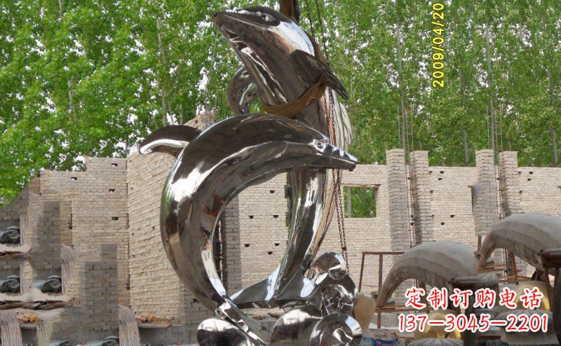 徐州海豚之美不锈钢海边雕塑