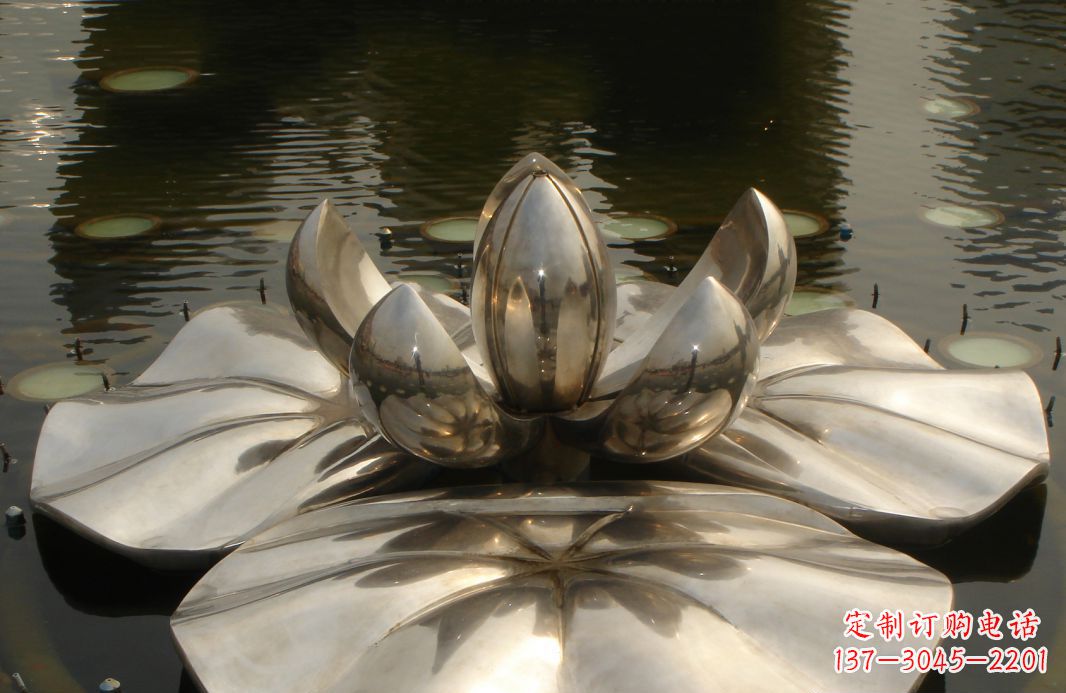 徐州不锈钢莲花水中雕塑