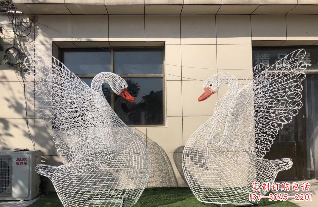 徐州不锈钢镂空天鹅雕塑