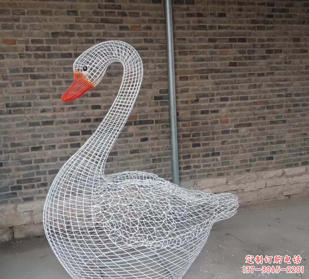 徐州不锈钢镂空天鹅雕塑精美而优雅