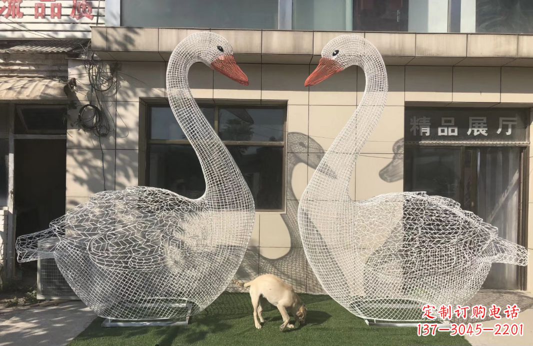 徐州不锈钢镂空天鹅雕塑户外摆件
