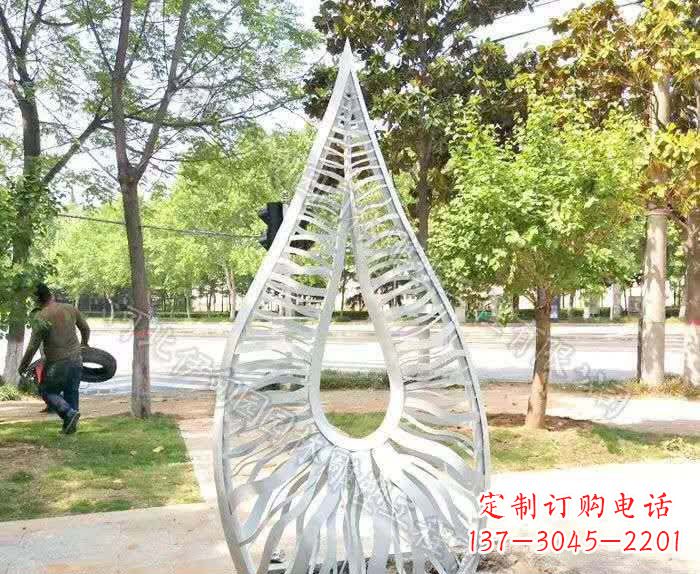 徐州精致不锈钢水滴雕塑