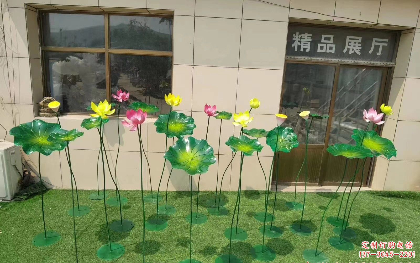 徐州不锈钢喷漆荷花景观雕塑
