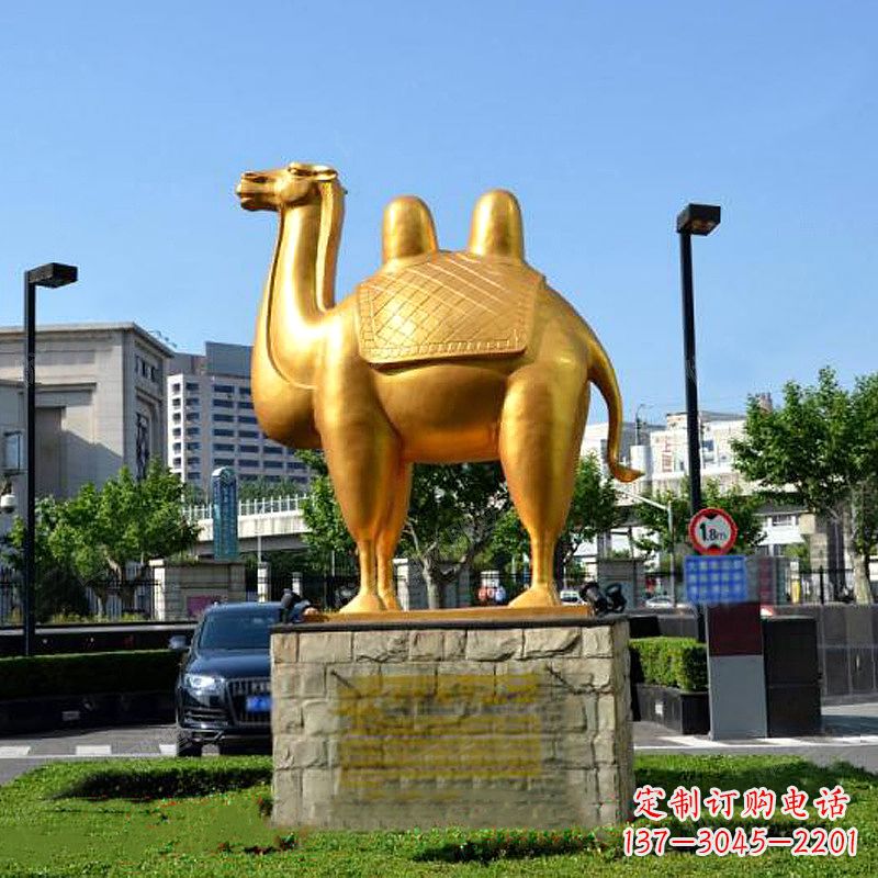 徐州不锈钢喷漆骆驼雕塑-城市绿化带动物雕塑