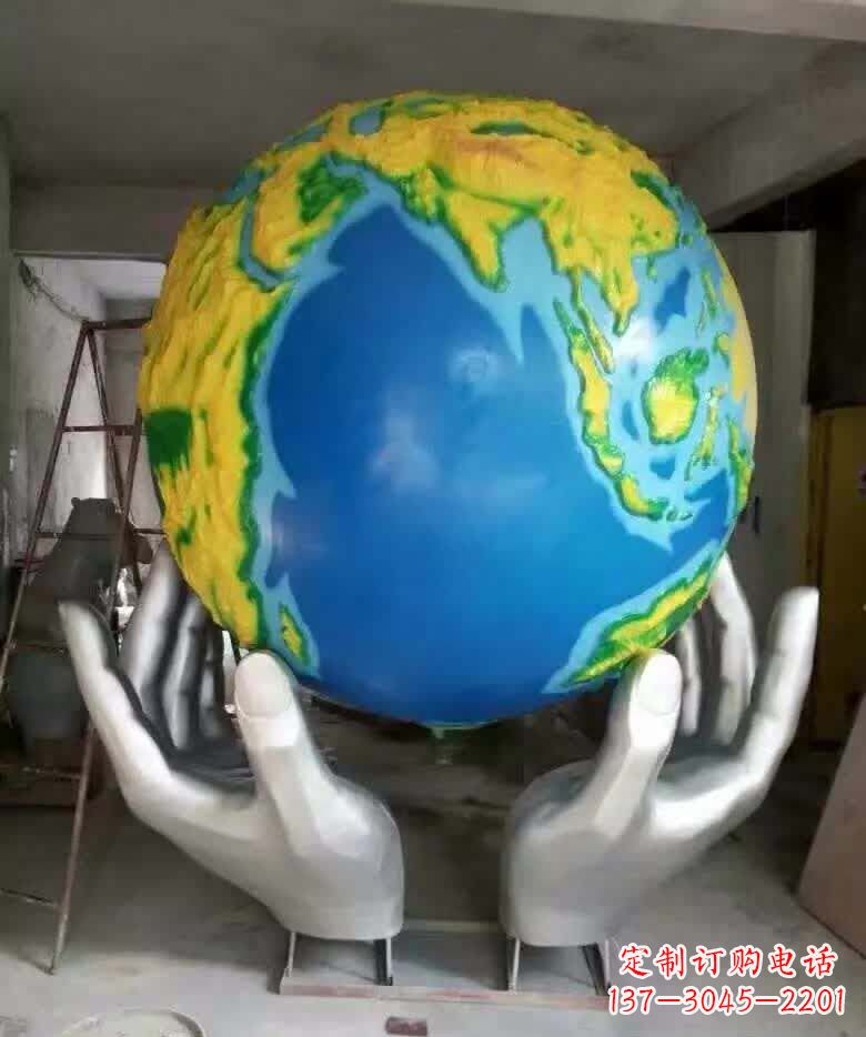 徐州不锈钢手托地球雕塑精美的艺术作品