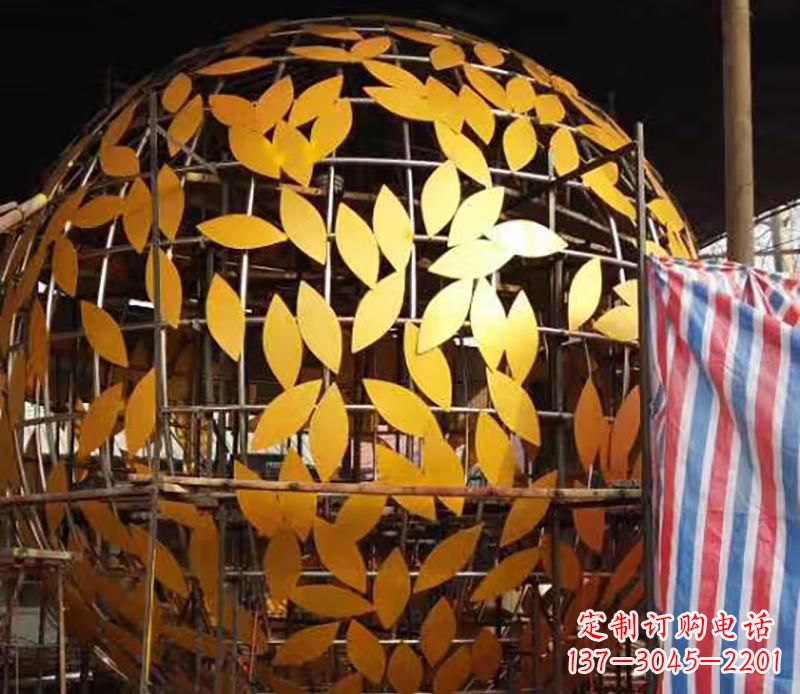 徐州不锈钢树叶镂空球景观雕塑
