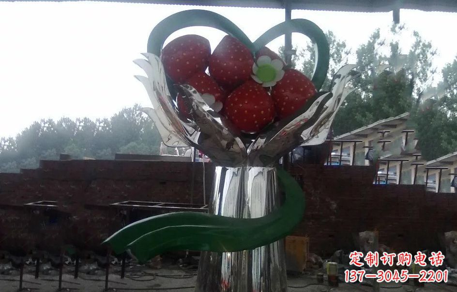 徐州不锈钢水果草莓雕塑
