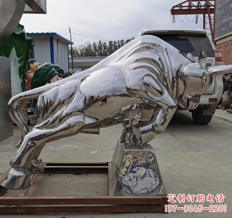 徐州不锈钢拓荒牛雕塑象征勇敢和拼搏