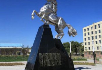 徐州不锈钢企业广场上的马雕塑
