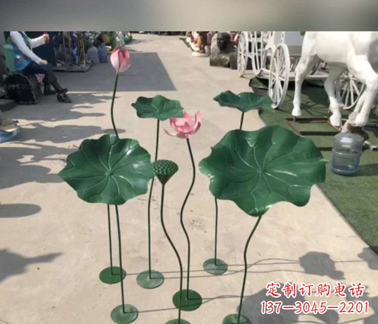 徐州不锈钢荷花雕塑象征着美丽的永恒