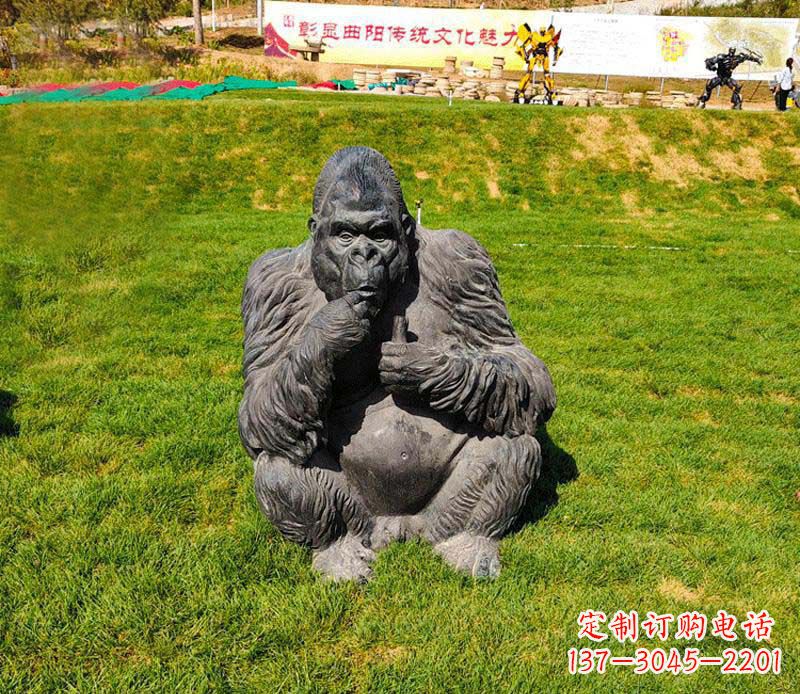 徐州猩猩雕塑——草坪猩猩公园的艺术精品