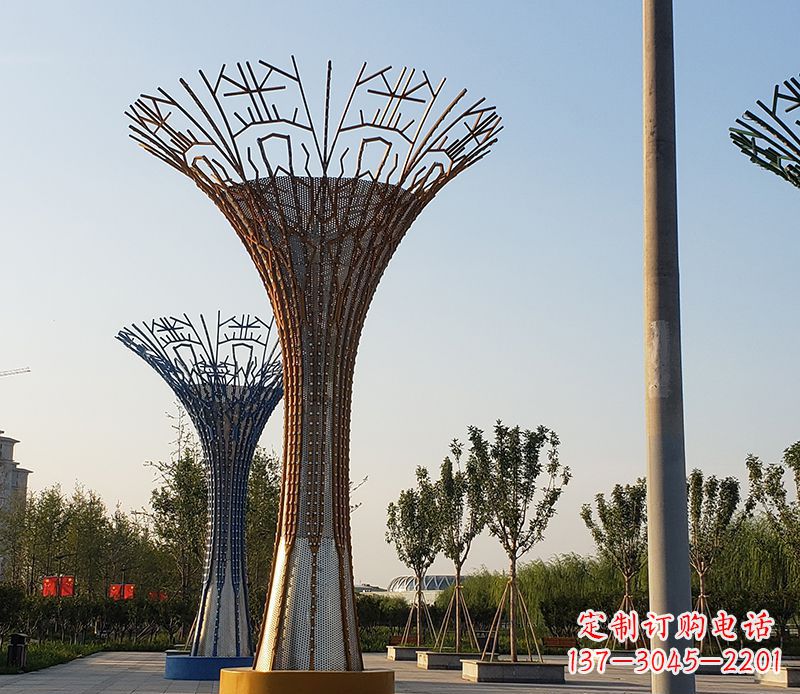 徐州城市景观的点缀——不锈钢树叶雕塑