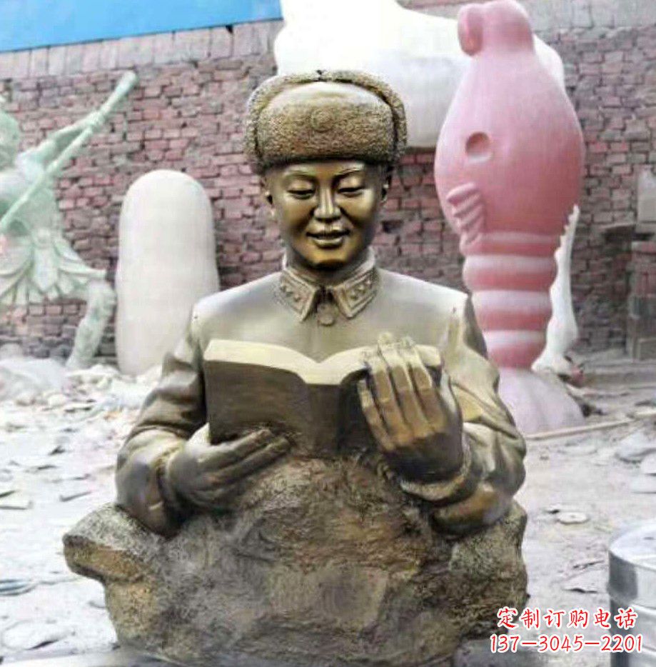 徐州读书的雷锋铜雕