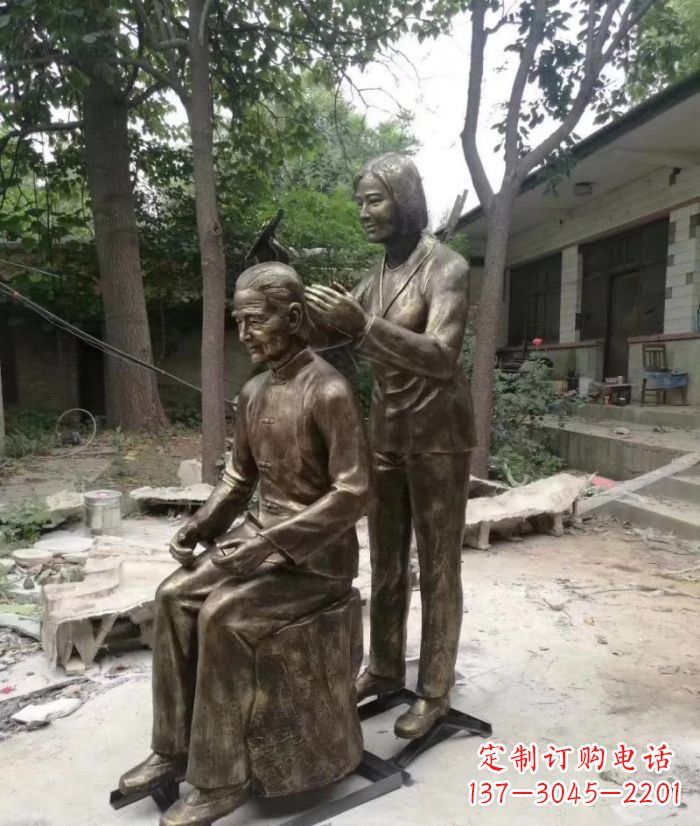 徐州纪念母亲的传统铜雕梳头人物