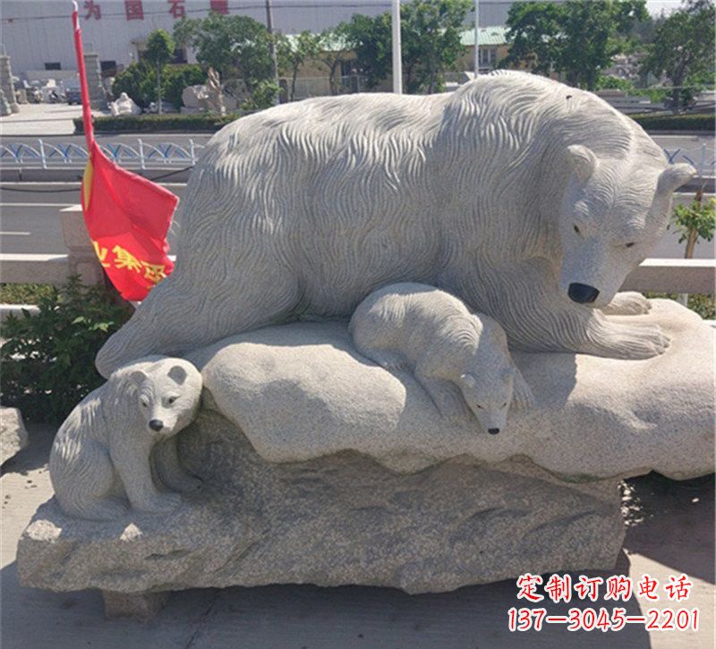 徐州公园北极熊母子石雕