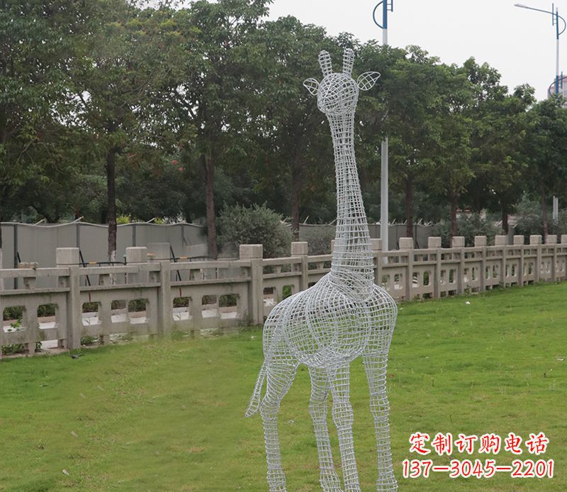 徐州浪漫活力·不锈钢镂空长颈鹿雕塑