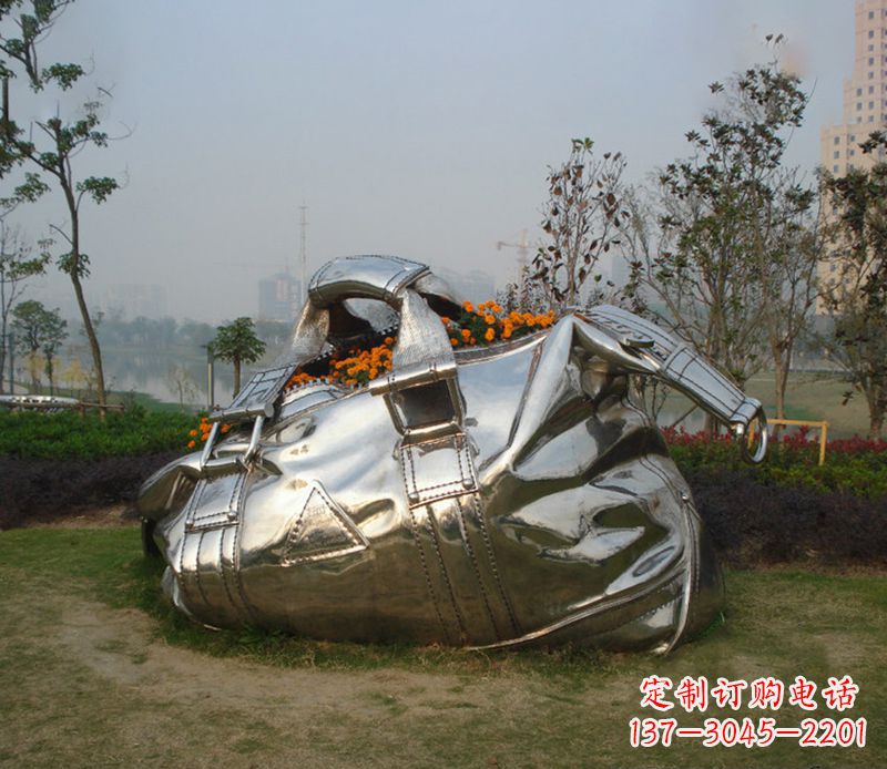 徐州不锈钢手提包雕塑--传承经典,拥有独特之美