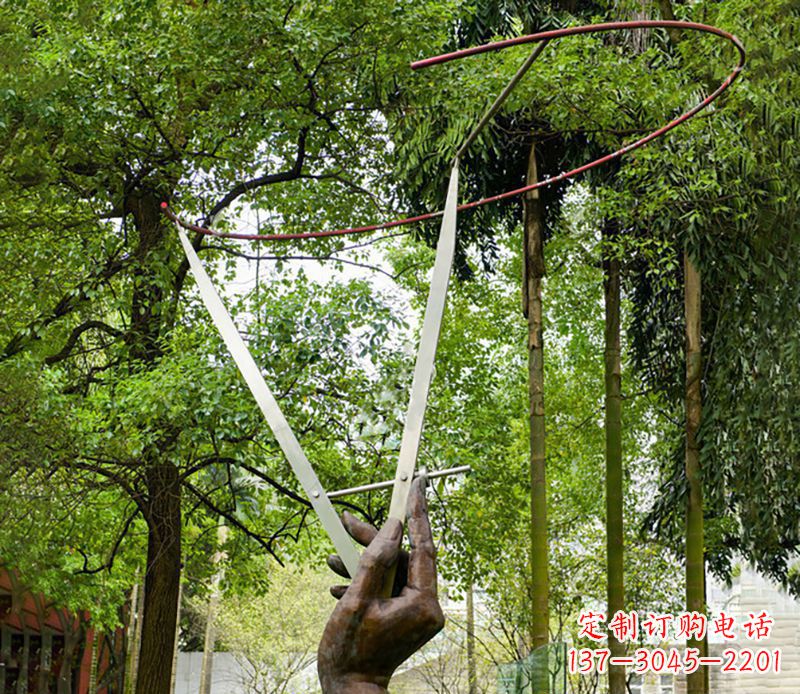 徐州不锈钢圆规雕塑展示精致繁华