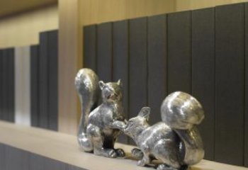 徐州精美不锈钢松鼠动物雕塑