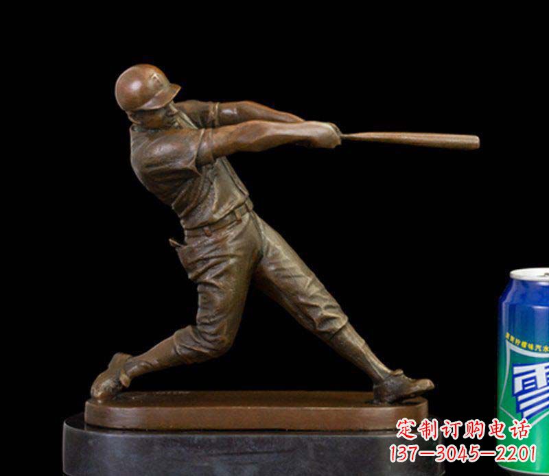 徐州公园打棒球的人物铜雕