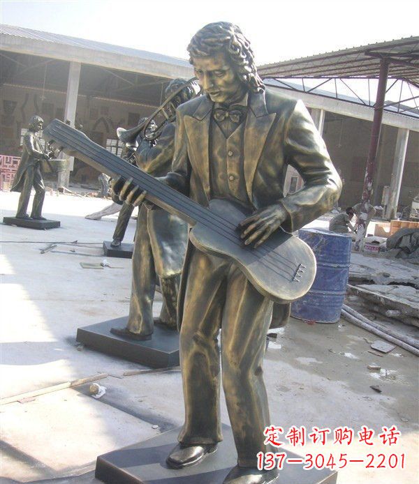 徐州西方人物铜吉他雕塑
