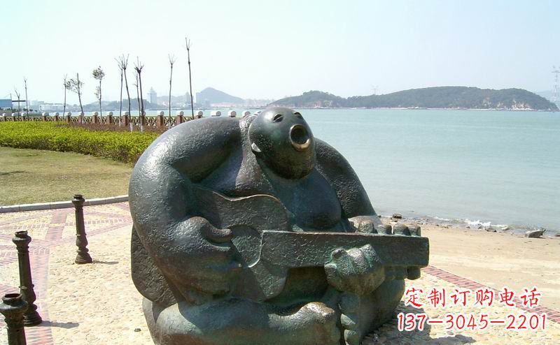 徐州音乐驻足,公园弹吉他铜雕