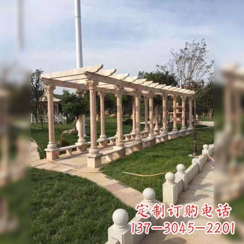 徐州增添公园美景的长廊石雕