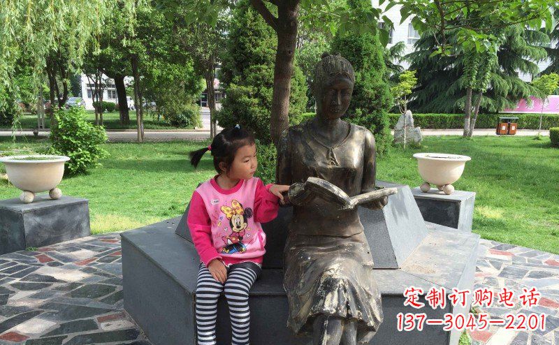 徐州优雅可爱的女孩铜雕