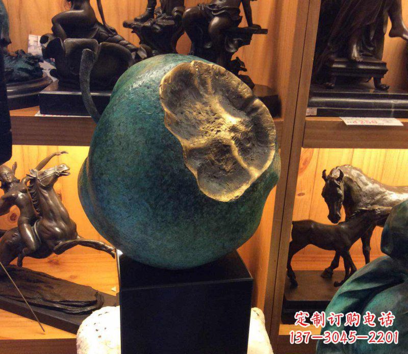 徐州铜质可爱苹果雕塑