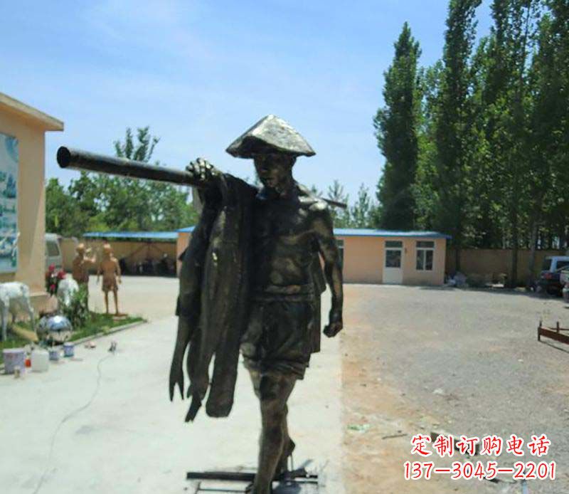 徐州传承古老文化的渔民雕塑