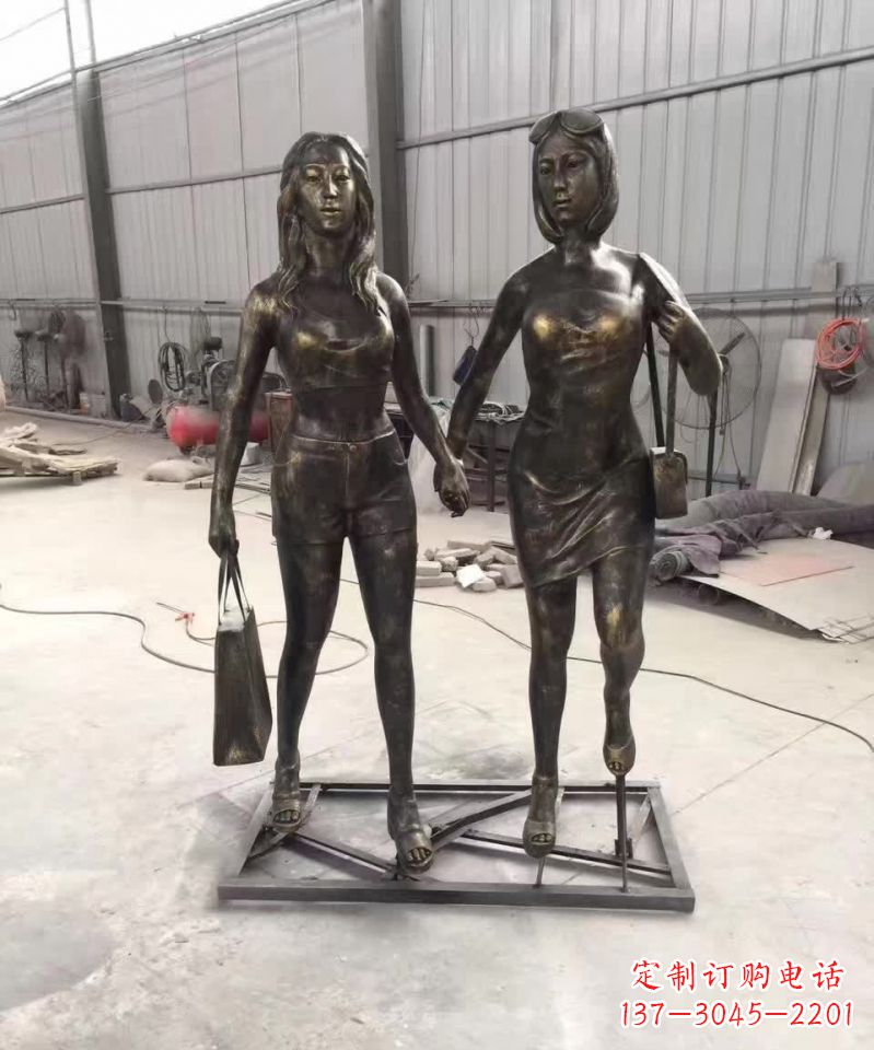 徐州铜雕女人唤醒美好回忆