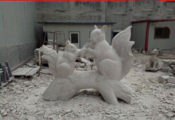 徐州中领雕塑  松鼠之爱 石雕定制