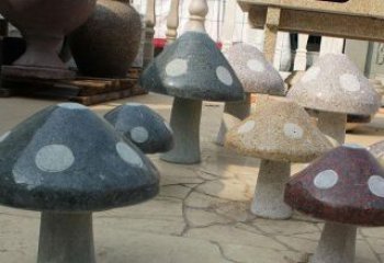徐州别具特色的蘑菇石雕