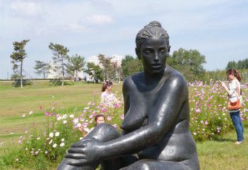 徐州中领雕塑给公园增添开心的女人铜雕