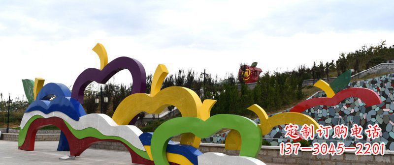 徐州广场艺术:不锈钢抽象彩色苹果雕塑